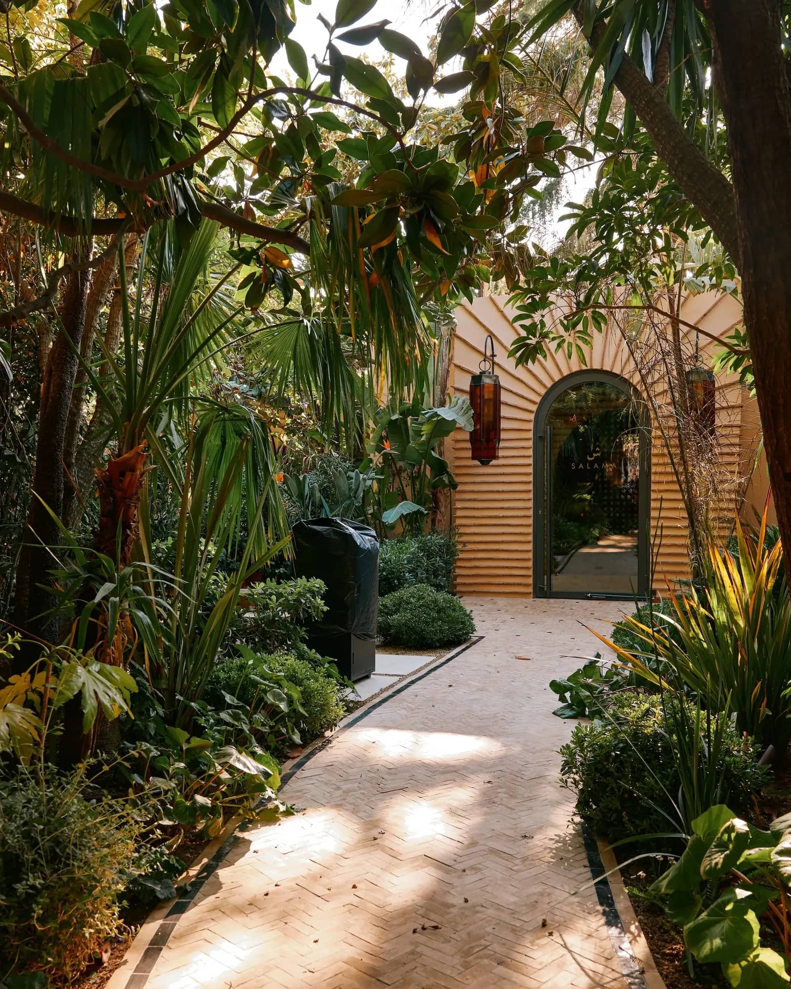 Salama Saint-Tropez · Du vieux village au chemin des Conquettes
