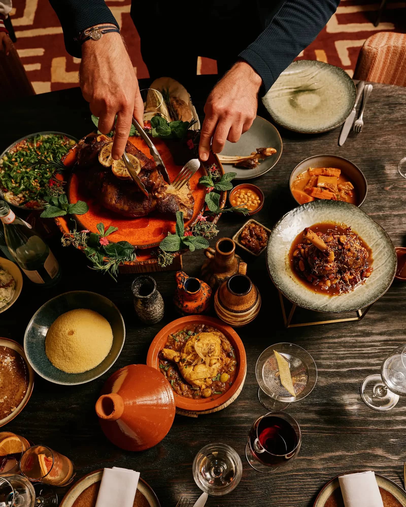 Table de mezze et de grillades au restaurant Salama Saint-Tropez